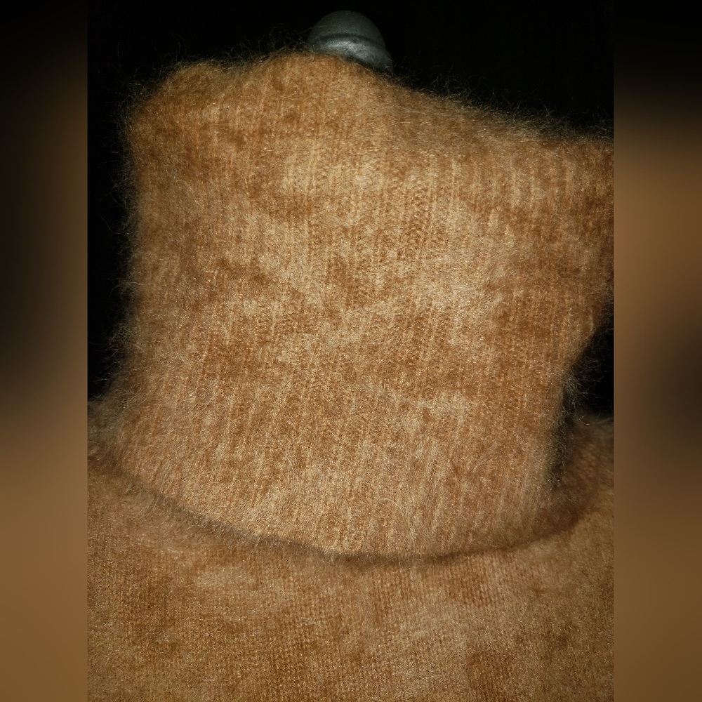 BNWT Autumn Cashmere Camel color 100% cashmere. Cozy Tan Turtleneck Sweater